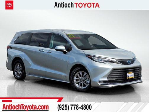 2021 Toyota Sienna XLE 8 Passenger