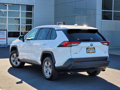 2022 Toyota RAV4 Hybrid XLE