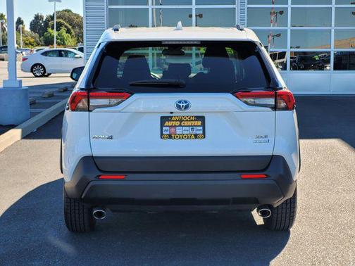 2022 Toyota RAV4 Hybrid XLE