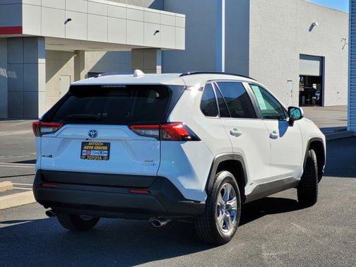 2022 Toyota RAV4 Hybrid XLE