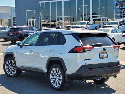 2022 Toyota RAV4 XLE Premium