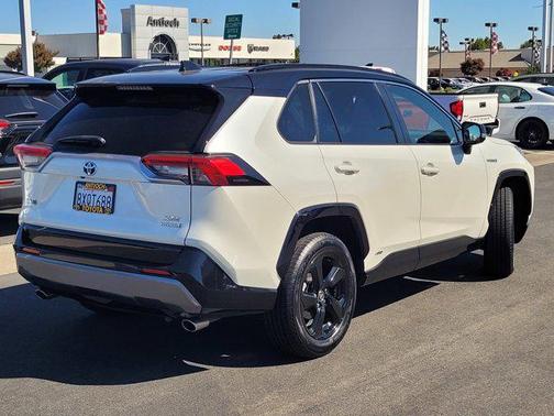 2021 Toyota RAV4 Hybrid SE