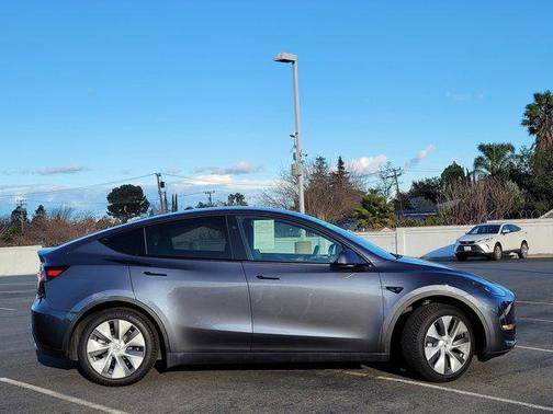 2023 Tesla Model Y RWD