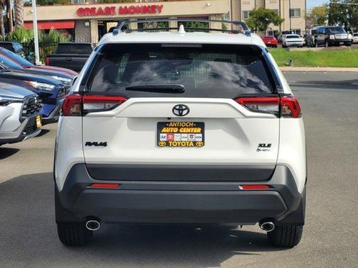 2025 Toyota RAV4 Hybrid XLE