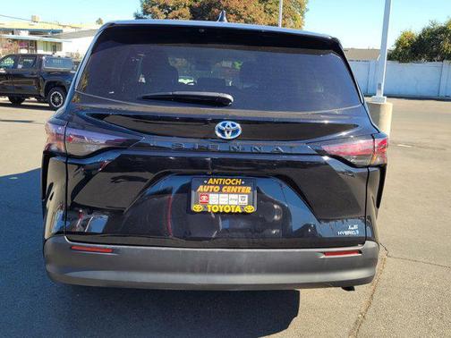 2023 Toyota Sienna LE