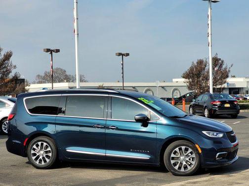 2022 Chrysler Pacifica L