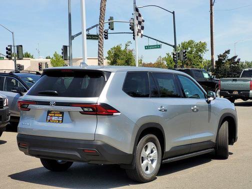 2025 Toyota Highlander Hybrid LE
