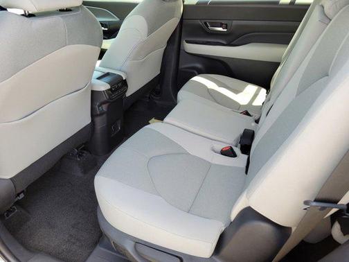 2025 Toyota Highlander Hybrid LE