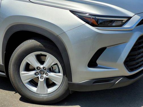 2025 Toyota Highlander Hybrid LE