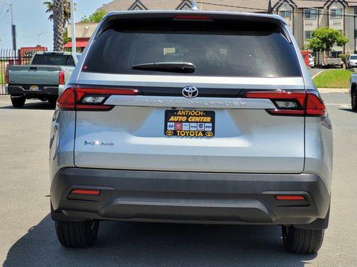 2025 Toyota Highlander Hybrid LE