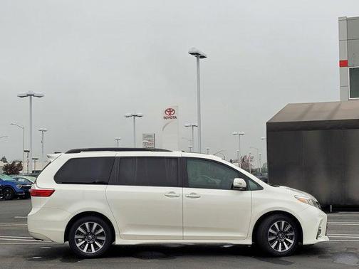 2019 Toyota Sienna 