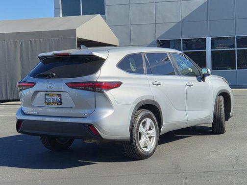 2023 Toyota Highlander LE