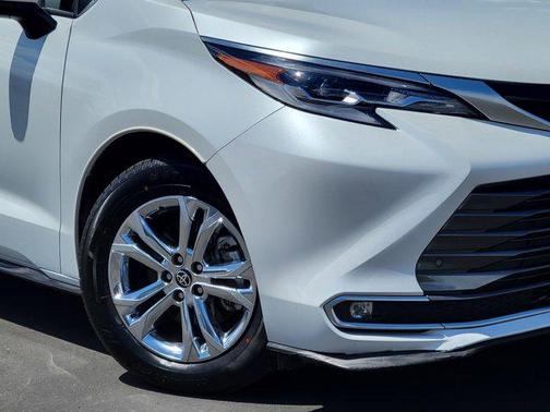 2022 Toyota Sienna Platinum 7 Passenger