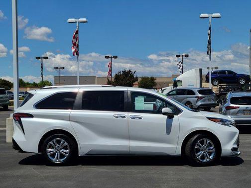 2022 Toyota Sienna Platinum 7 Passenger