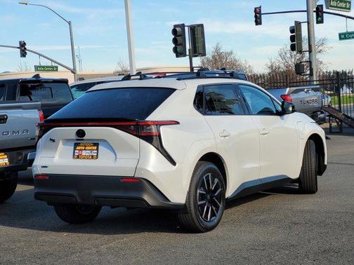 2026 Toyota bZ XLE Plus