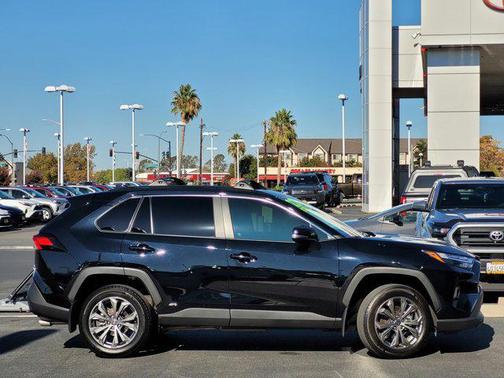 2022 Toyota RAV4 Hybrid XLE Premium