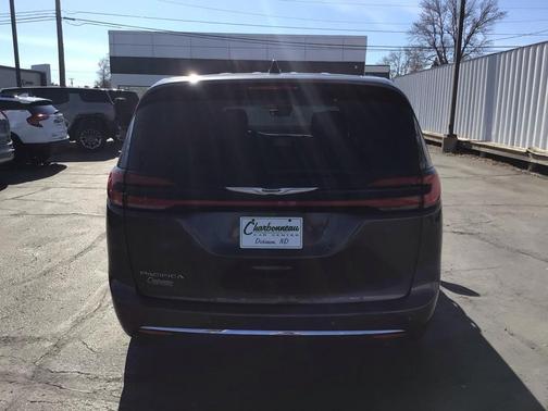 2023 Chrysler Pacifica Touring-L
