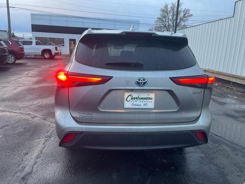 2023 Toyota Highlander Hybrid XLE