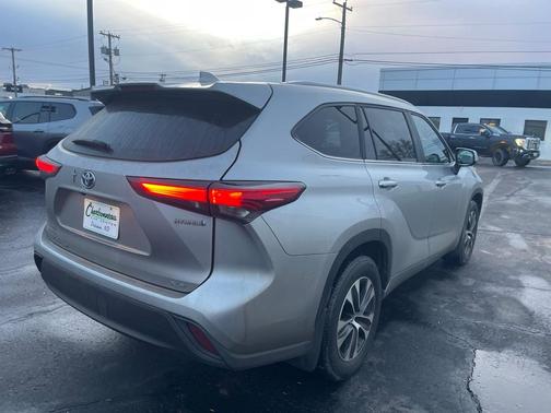 2023 Toyota Highlander Hybrid XLE