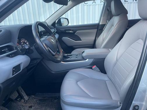 2023 Toyota Highlander Hybrid XLE