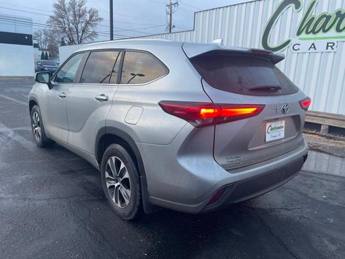 2023 Toyota Highlander Hybrid XLE