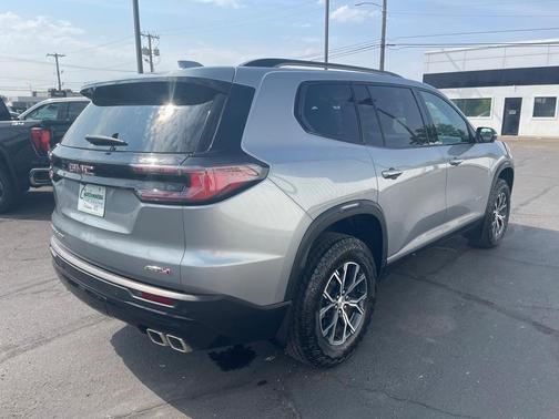 2024 GMC Acadia AT4