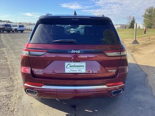 2022 Jeep Grand Cherokee Summit