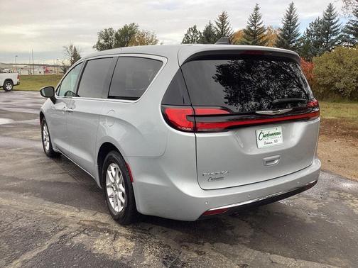 2024 Chrysler Pacifica Touring-L