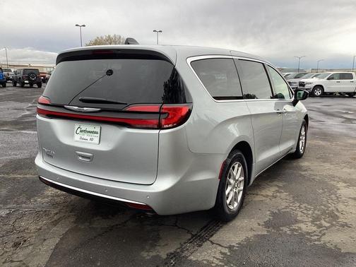 2024 Chrysler Pacifica Touring-L