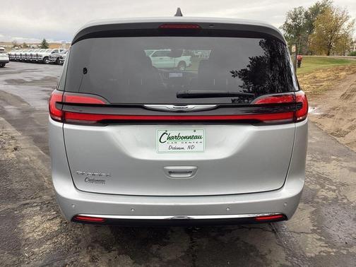 2024 Chrysler Pacifica Touring-L