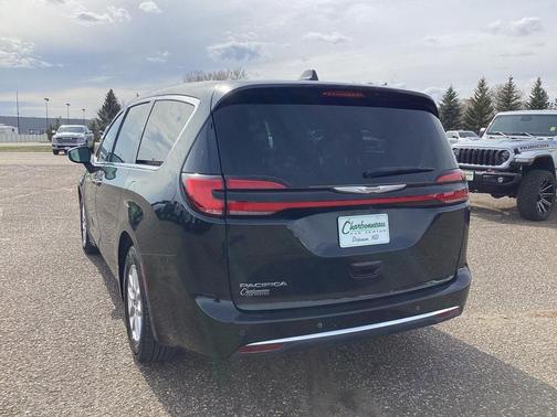 2023 Chrysler Pacifica Touring-L