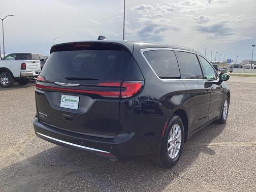 2023 Chrysler Pacifica Touring-L