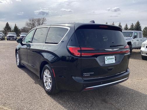 2023 Chrysler Pacifica Touring-L