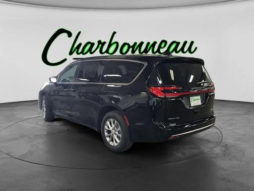 Diamond Black 2027 Chrysler Pacifica SELECT