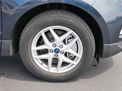 Blue Metallic 2022 Ford Edge SEL