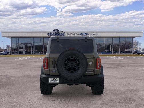 Gray 2026 Ford Bronco Badlands