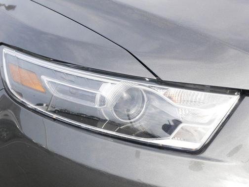 Magnetic 2018 Ford Taurus SEL