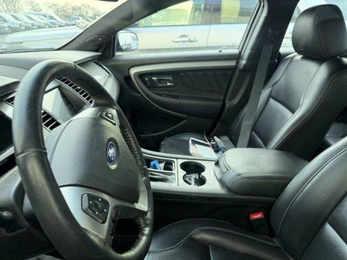 Magnetic 2018 Ford Taurus SEL