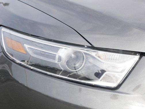 Magnetic 2018 Ford Taurus SEL