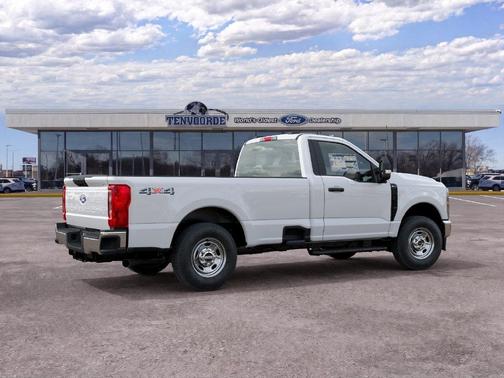 Oxford White 2027 Ford F-250 XL