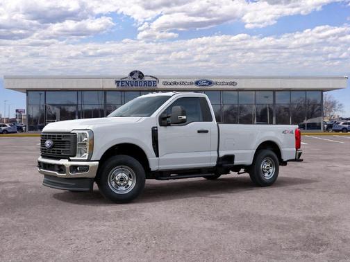Oxford White 2027 Ford F-250 XL
