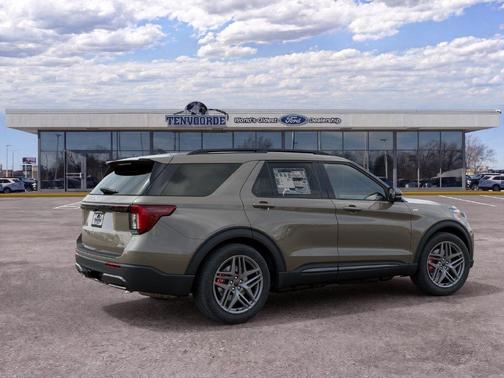 Gray 2027 Ford Explorer ST-Line