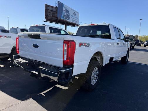 Oxford White 2023 Ford F-350 XLT