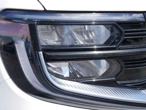 Oxford White 2025 Ford Expedition Platinum