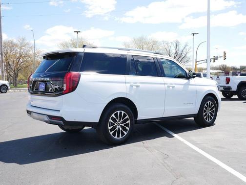 Oxford White 2025 Ford Expedition Platinum