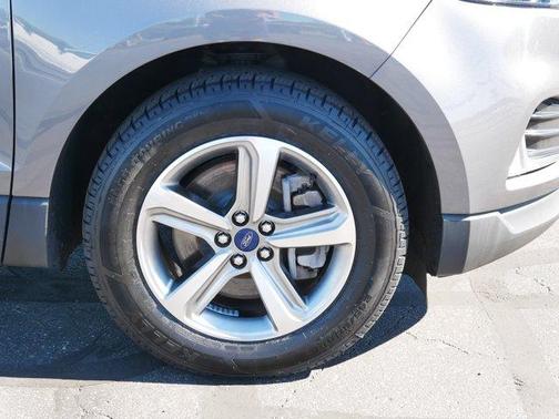 Gray Metallic 2022 Ford Edge SEL