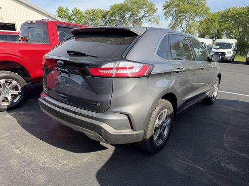 Gray Metallic 2022 Ford Edge SEL