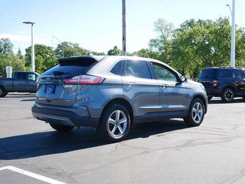 Gray Metallic 2022 Ford Edge SEL