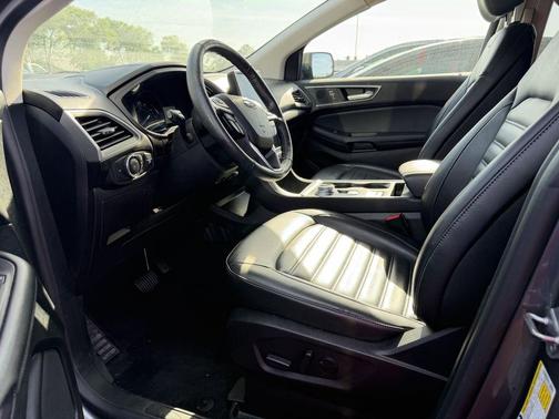 Gray Metallic 2022 Ford Edge SEL