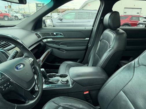 Magnetic 2017 Ford Explorer Limited
